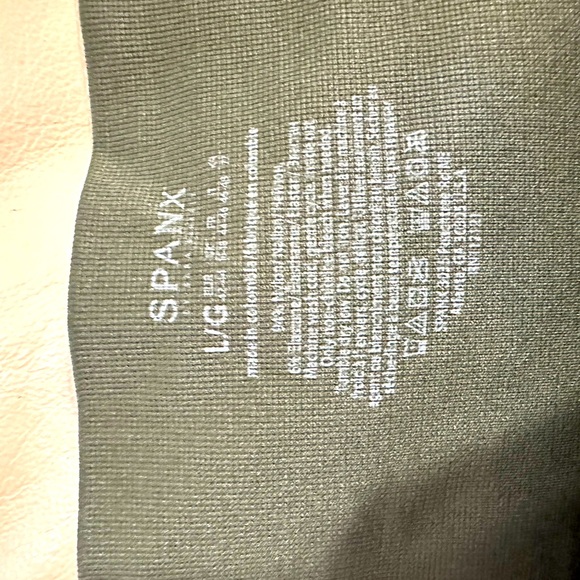 SPANX LOOK AT ME NOW CAMO LEGGINGS. Size Large - Picture 3 of 3